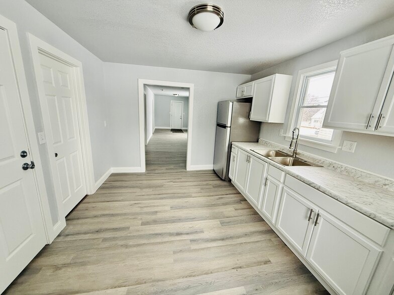 Building Photo - 1713 Maple St