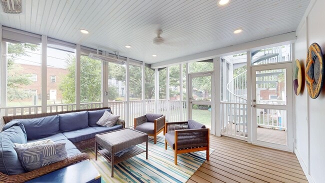 Building Photo - 1700 D St SE