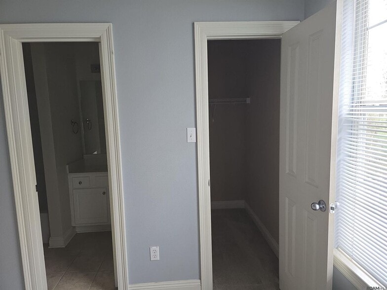 Building Photo - 2173 Plantation Ln