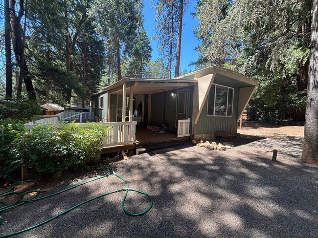 Building Photo - 14737 Wildlife Dr