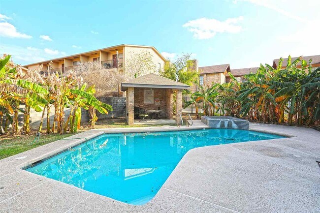 Building Photo - 2600 E San Jose St