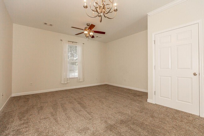 Building Photo - Located just Steps from Shopping, Dining, ...