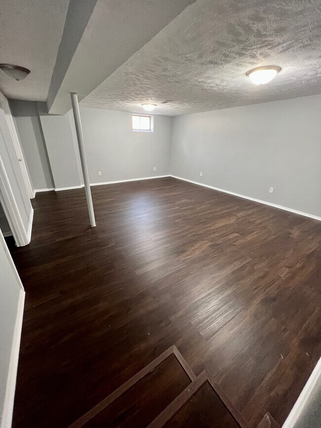 Building Photo - 6606 S 108th Terrace