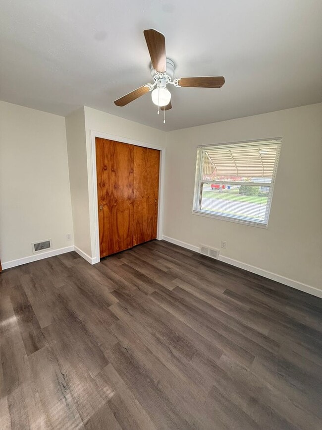 Building Photo - 631 Hampshire Rd