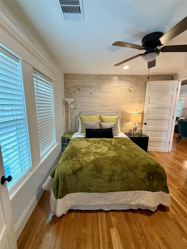 Building Photo - 1406 Edwards St