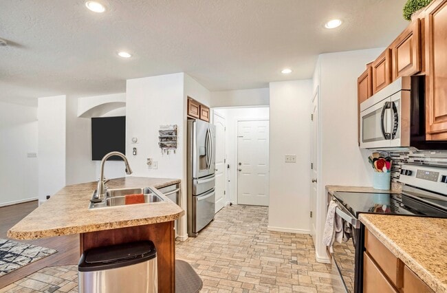 Building Photo - 1233 Firefly Dr