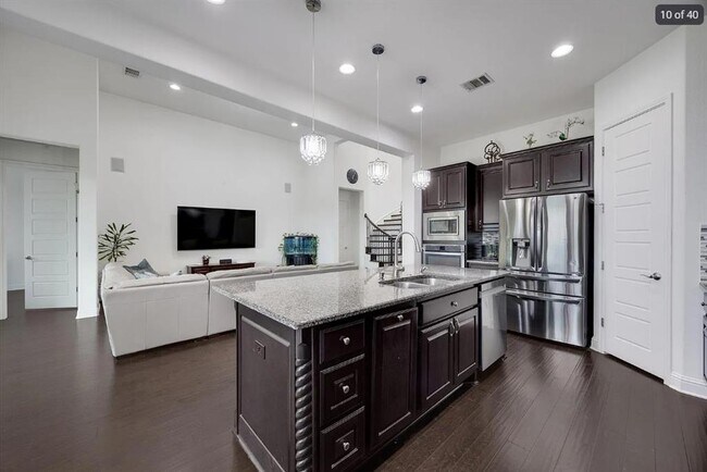 Building Photo - 4208 Bonanza Dr