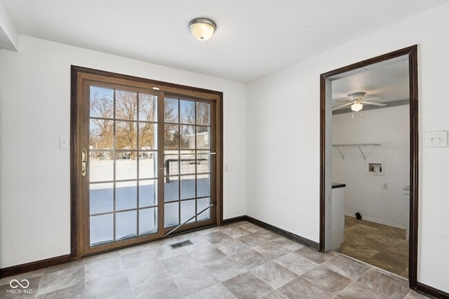 Building Photo - 218 W Main St