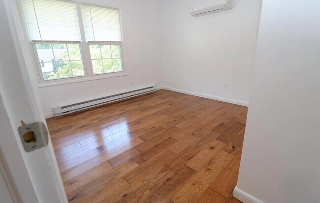 Building Photo - 124 Riverview Dr