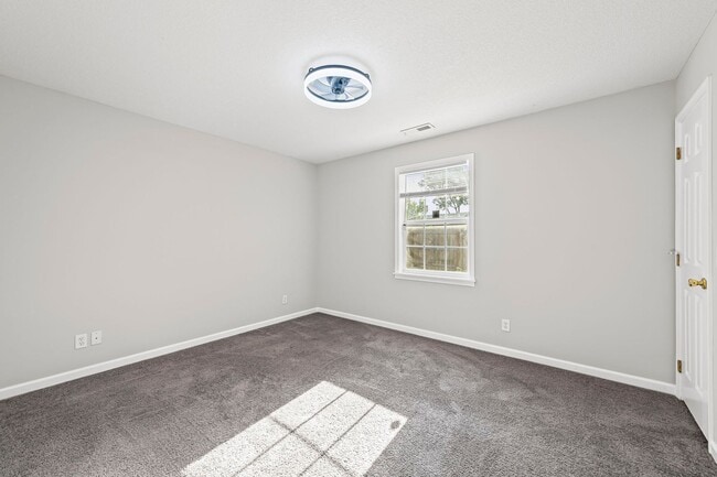 Building Photo - Cute Two Bedroom Home