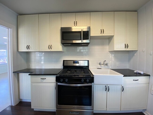 Building Photo - 8th