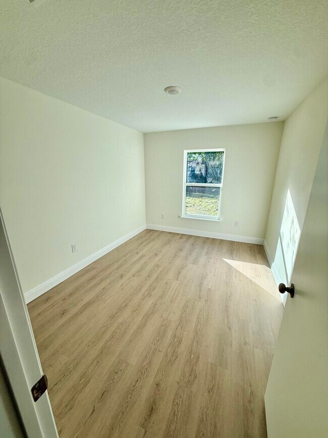 Building Photo - 505 N 27th St