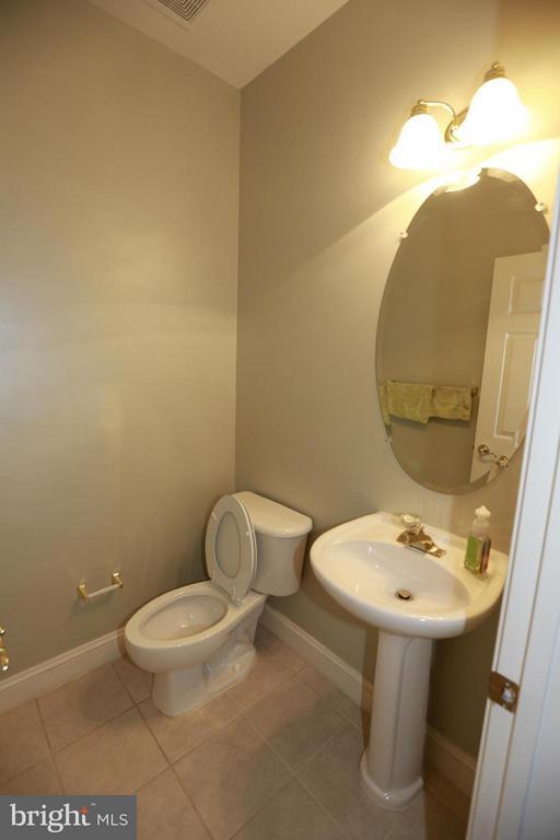 Building Photo - 2339 Sandburg St