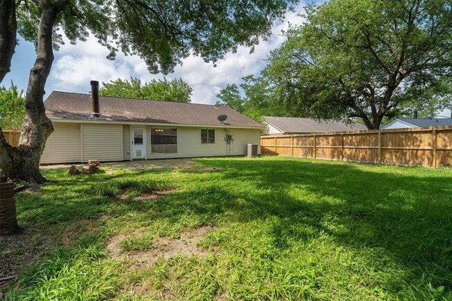 Building Photo - 2790 Wood Hollow Dr