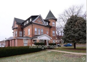 Building Photo - Chester Manor