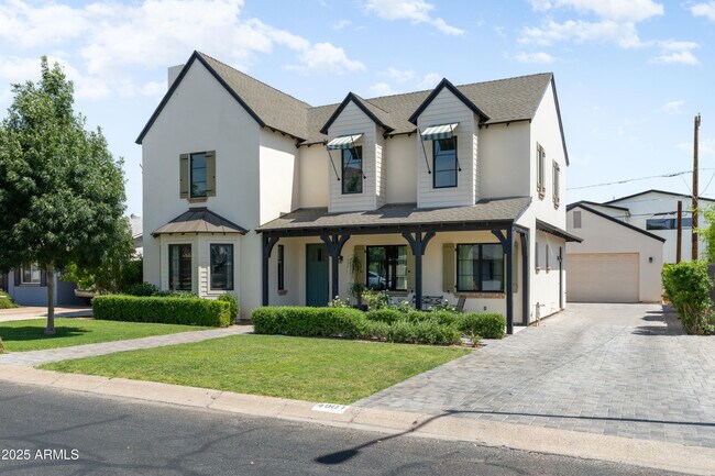 Building Photo - 4901 E Amelia Ave