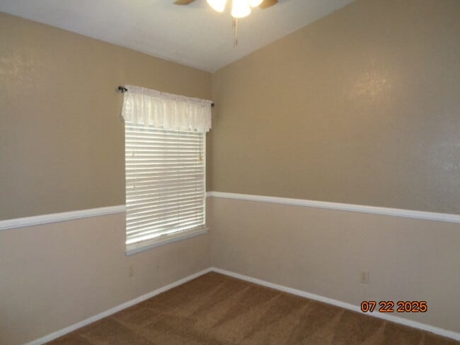 Building Photo - Cute single story home on cul-de-sac stree...