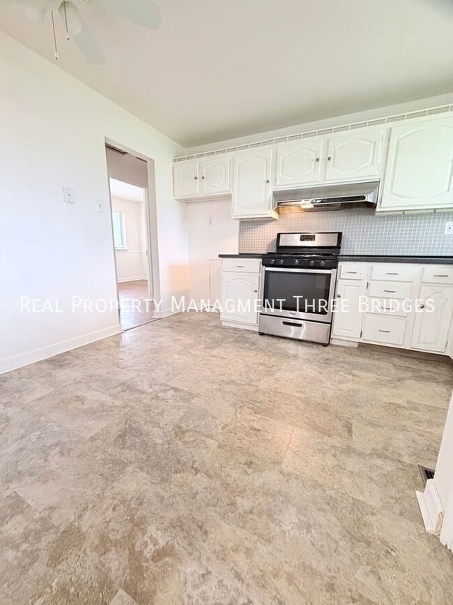 Building Photo - 90 Canisius Ln