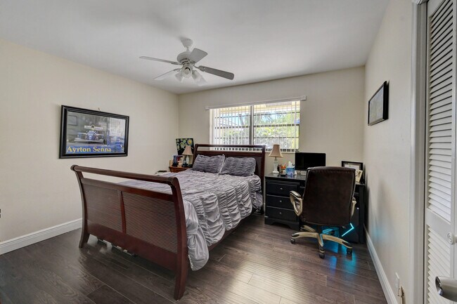 Building Photo - 6833 Bianchini Cir
