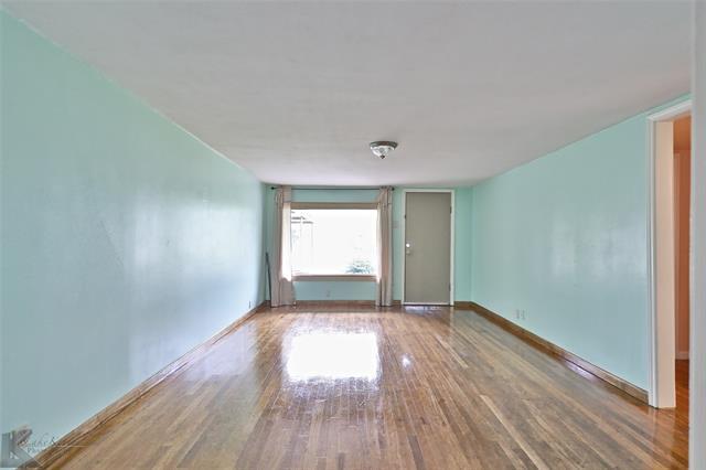 Building Photo - 2428 Maple St