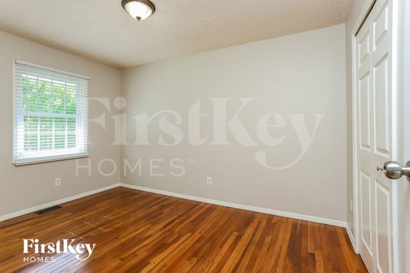 Building Photo - 1107 Burgundy Ln