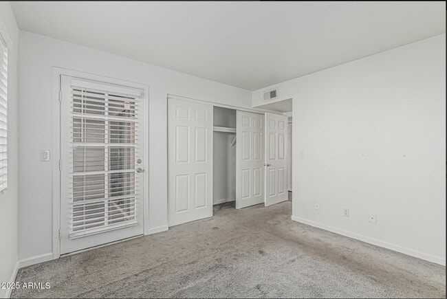 Building Photo - 1065 W 1st St