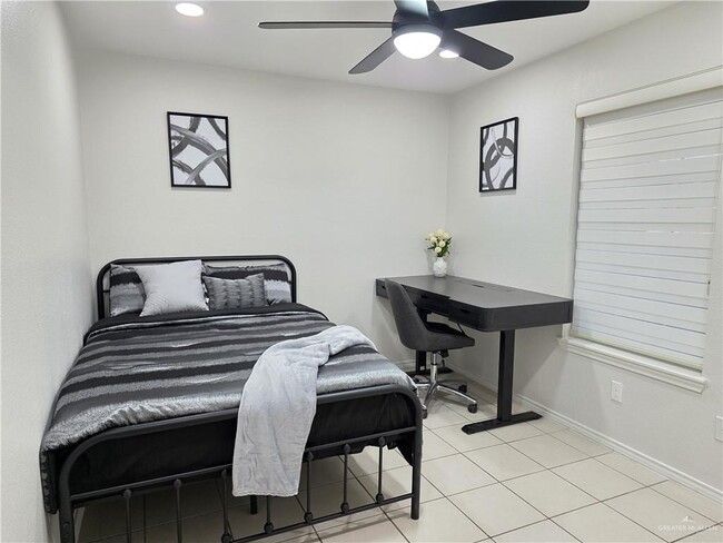 Building Photo - 15 Ashley Pl