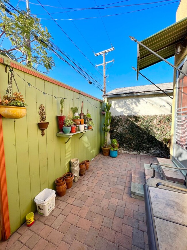 Building Photo - The Most Exquisite Little Home in Rose Park