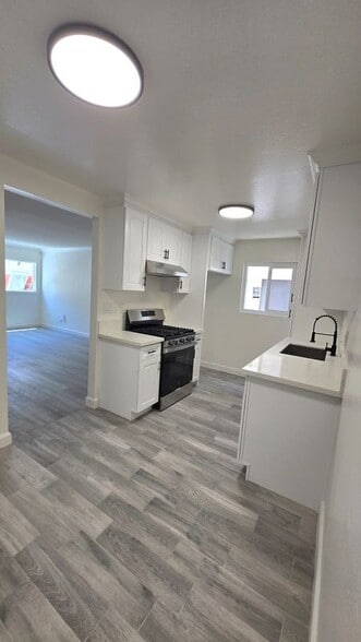 Building Photo - 1334 Engracia Ave