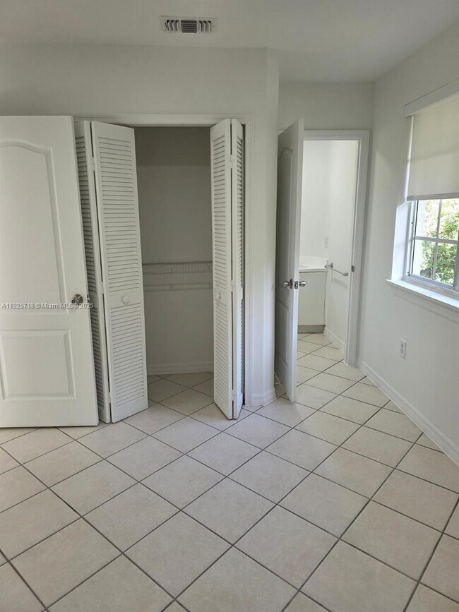 Building Photo - 3090 Bird Ave