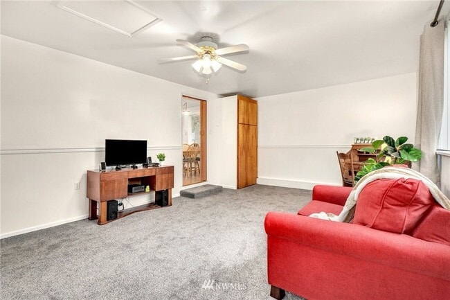 Building Photo - CLICK "REQUEST A TOUR" NOW!