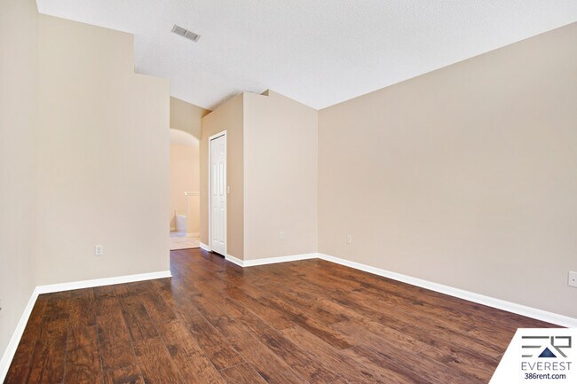 Building Photo - 32 Pierce Ln