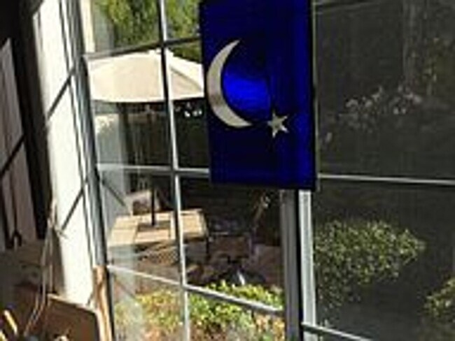 Building Photo - Beautiful 3 bd/2.5 bath Newbury Park Home