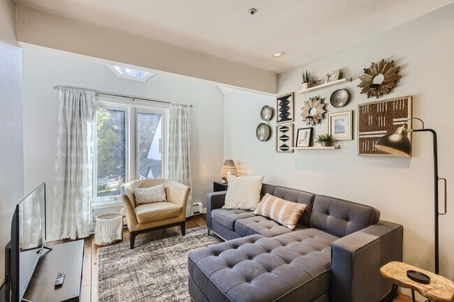 Building Photo - Downtown 2 BDR / 2BA - Walk to Everything