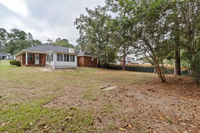 Building Photo - 1856 S Barton Dr