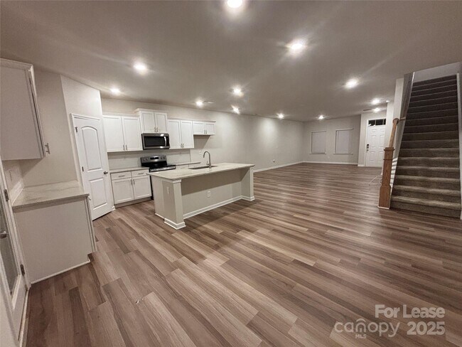 Building Photo - 414 Sagecroft Ln