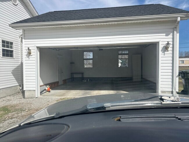 Building Photo - 253 Mount Morgan Rd
