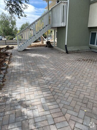 Building Photo - Swope Duplex - Upper