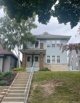 Building Photo - 850 S 76th St