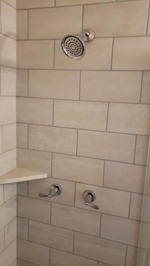 Building Photo - Remodeled 3 Bedroom 2 Bath  with cute back...