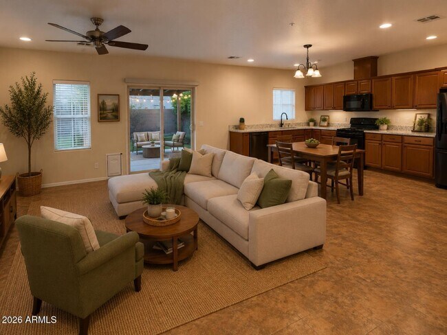 Building Photo - 8773 W Dahlia Dr