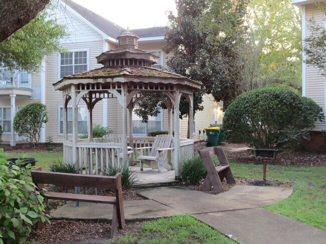 Building Photo - Newly Remodeled 2B/2B Apartment in the Hea...