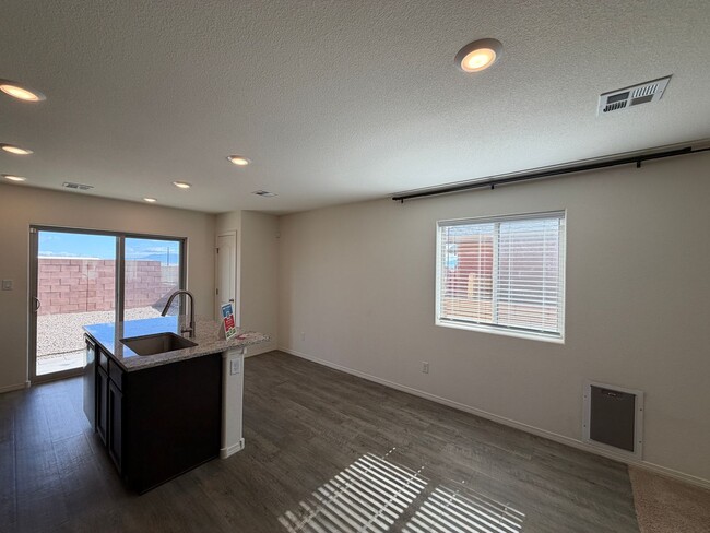 Building Photo - 3 Bedroom Single Story Home Available Near Huning Ranch Loop SW & Main St NW in Los Lunas!