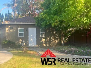 Building Photo - Newly Renovated Rental!