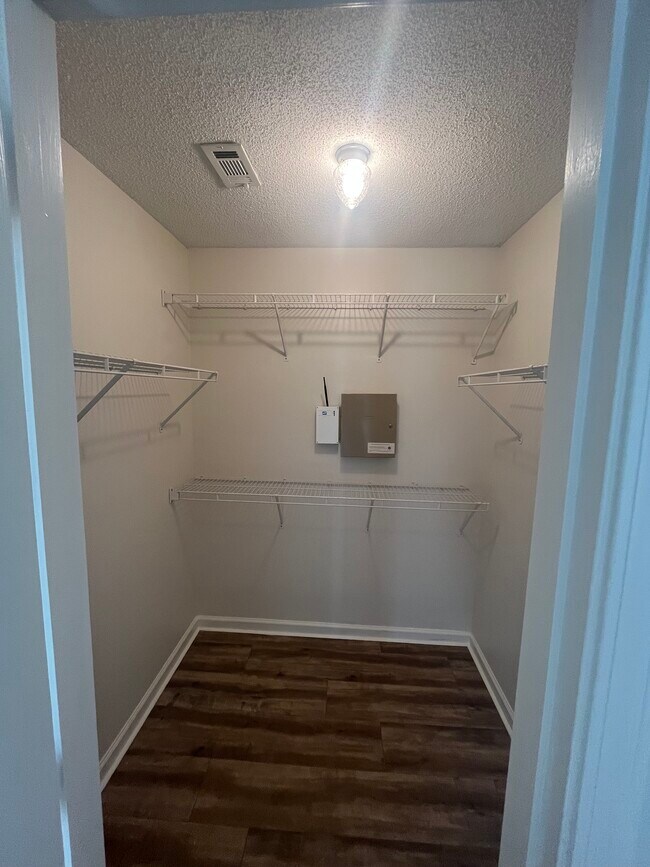 Building Photo - 6884 Seaside Dr