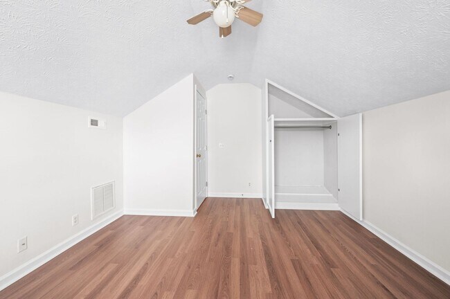 Building Photo - Awesome 4BE-Office/Bonus Room/ 2BA Home in...