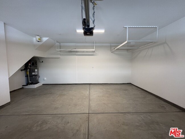 Building Photo - 2410 E Agave St