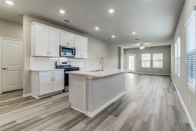 Building Photo - 612 McKenna Dr