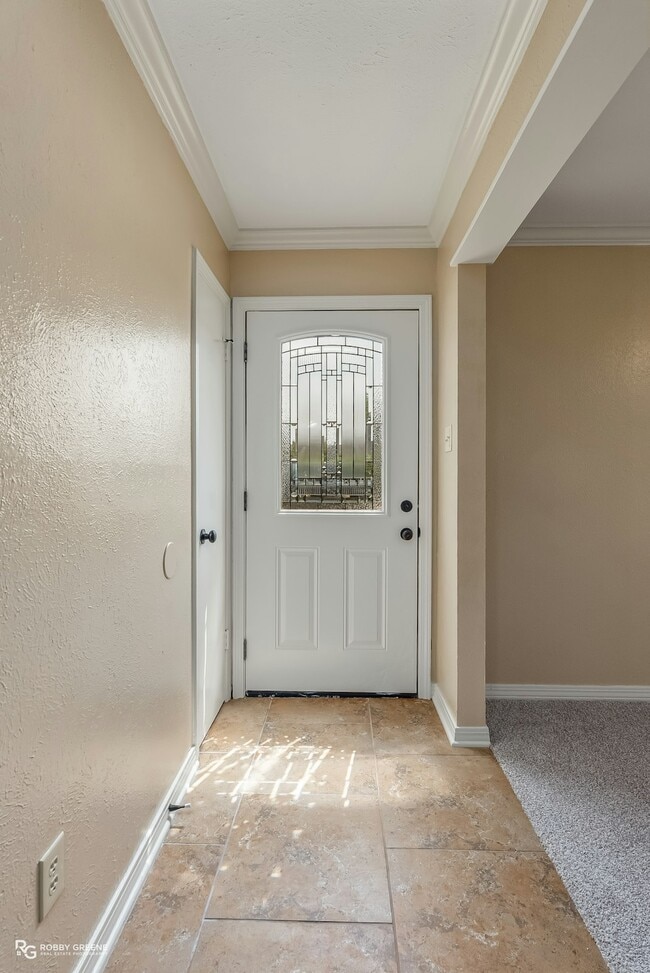 Building Photo - 10142 Carlsbad Dr