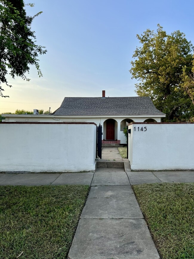 Building Photo - 1144 E Haskell St